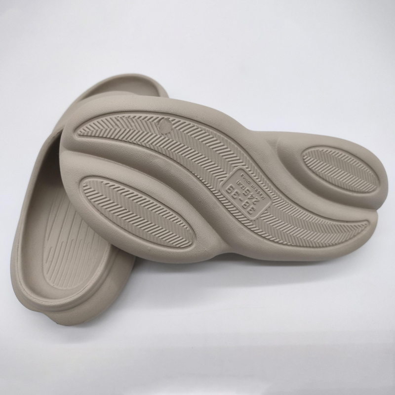 The-New-Thicker-Comfortable-Slippers-For-Men-And-Women-Home-Bathroom-Bath-Couple-Thick-Bottom-Home-Sandals-And-Slippers-Summer-Wear4